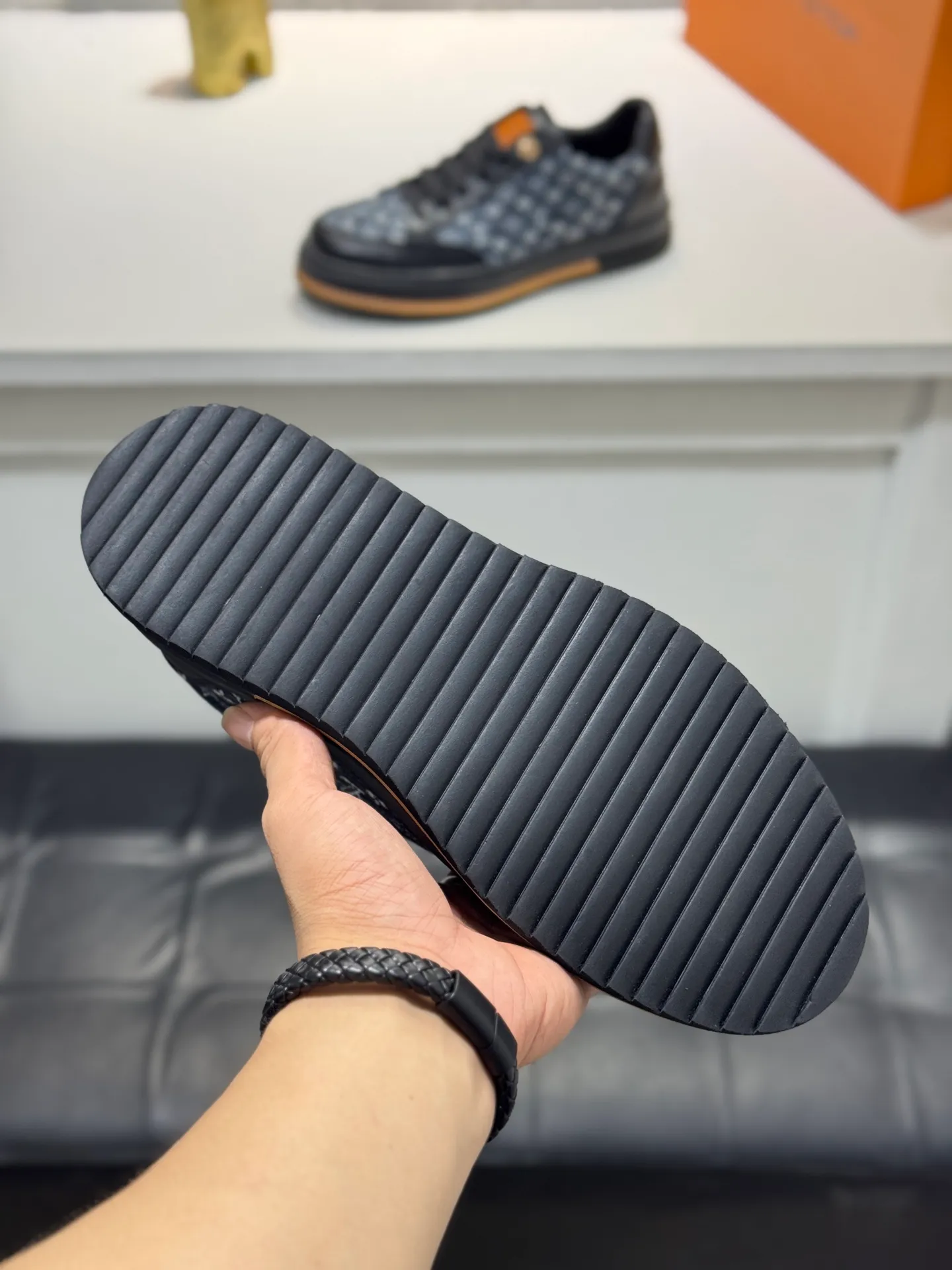 Men's shoes 💰400 [New style] 🌂🌂Top original order - Louis Vuitton®️ Trendy and fashionable yet low-key men's casual shoes, LV special fabric pattern on the upper, comfortable and breathable, sheepskin lining, original rubber outsole, 3 colors available ~ a must-have for sportsmen. Size: 38-44 (45 customized